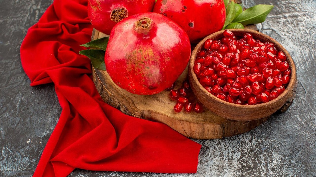 5 Reasons to Enjoy a Bowl of Pomegranate Every Day